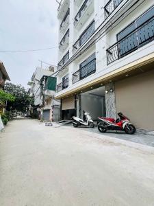 BÁN NHÀ PHÂN LÔ PHỐ VỌNG - 50m 5 Tầng. Ngay sát Cổng trường ĐH Kinh Tế. GARA Ô TÔ. Chỉ 15 tỷ